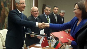 България първа в ЕС подписа с Турция акта за реадмисия на незаконно пребиваващи лица