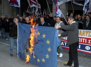Гърция приема пенсионната реформа при блокирана от стачки държава