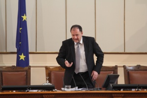 Миков подава оставка като председател на парламентарната група на БСП