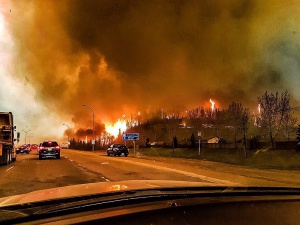 Град Форт Макмъри е почти незасегнат след горелия над седмица попожар