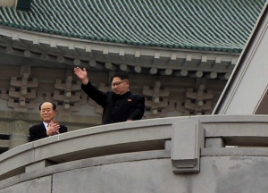 Зрелищен парад в Северна Корея след края на партийния конгрес (СНИМКИ и ВИДЕО)
