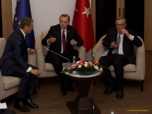 Европарламентът спря визовата либерализация за Турция! Ердоган отговори с нов срок за падане на визите- до октомври