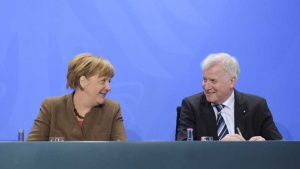 Зеехофер: Край на политиката за "добре дошли на бежанците" в Германия