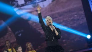 Поли Генова представя днес България на "Евровизия"