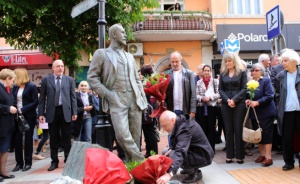 Софиянци одобряват паметника на Алеко Константинов