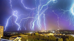 Въпреки топлото време, ще продължават гръмотевичните бури