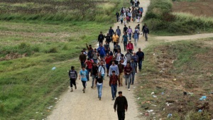 Унгария организира през есента референдум за бежанците