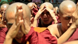 Будистки монах е съсечен в храм в Бангладеш