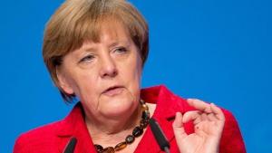 Неизвестни са хвърлили свинска глава пред избирателно бюро на канцлера Меркел