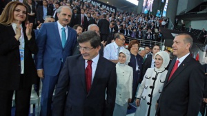 Давутоглу ще е централна фигура на сватбата на Сумейе Ердоган