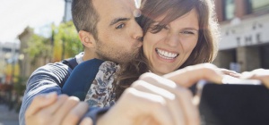Учени установиха: По-лесно се разделяме с романтичен партньор, отколкото със смартфон