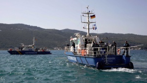 Гръцки военноморски части издирват падналия египетски самолет