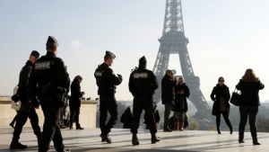 Франция удължава извънредното положение заради опасност от терористични заплахи