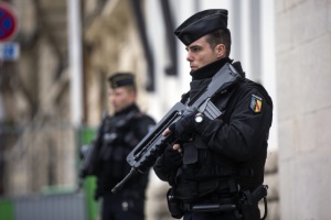 Сблъсъци в Париж между полицаи и анархисти