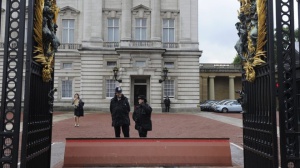 Арест пред Бъкингамския дворец - мъж се опитал да нахлуе през оградата