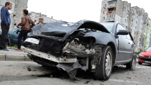 Пиян с джип потроши 4 паркирани коли в Хасково