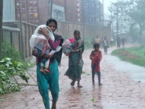 Мощен циклон погуби десетки души в Бангладеш