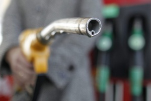 Франция използва стратегическите запаси от гориво от два дни