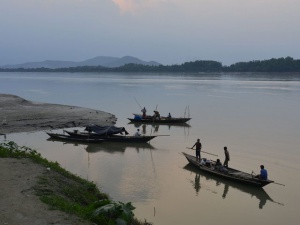 Индия пробва онлайн доставки на вода от свещената река Ганг