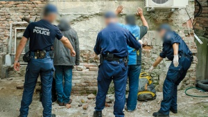 Откриха с газ-анализатор 20 незаконни имигранти на ГКПП-Лесово