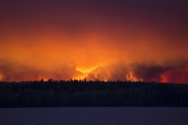 Опустошителните пожари в Канада се разрастват