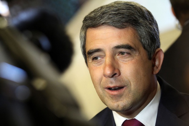 Плевнелиев: Нямам нужда да провеждам консултации, за да защитя конституцията