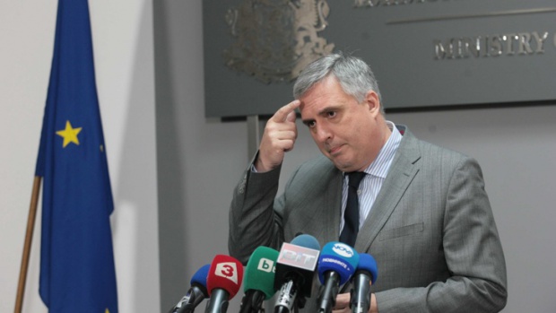 Калфин за оставката: Причината е липсата на целенасочена икономическа политика