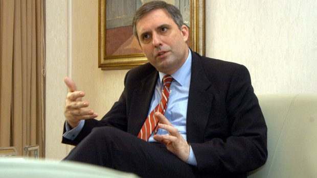 Ивайло Калфин: Шизофреничното поведение е, когато критикуваш някой, но не искаш да се освободи от поста си