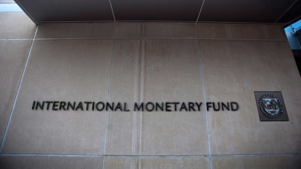 МВФ отпуска нови средства за Украйна