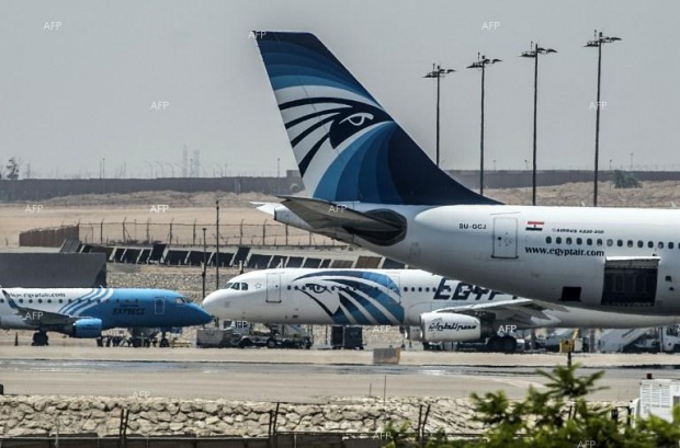 Преди катастрофата на борда на самолета на EgyptAir са заработили детекторите на дим