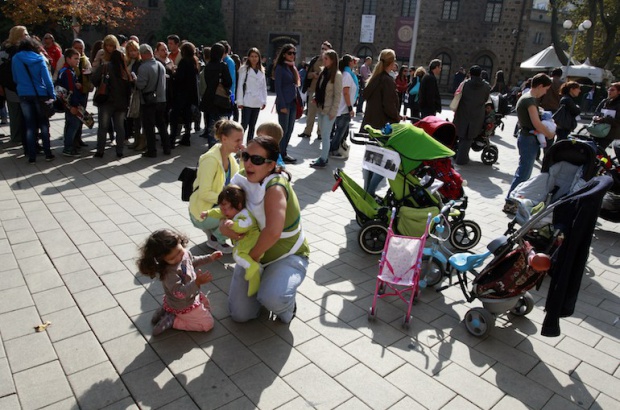 Родители на деца с увреждания излизат на протест в Бургас