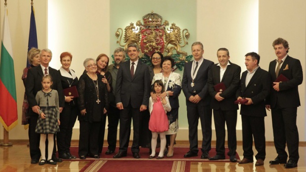 Президентът Плевнелиев награди творци, писатели и актьори  орден ''Св. св. Кирил и Методий''