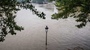 Над 5500 души са евакуирани във Франция заради наводненията