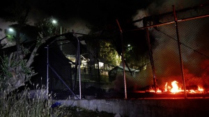 Масови мелета в гръцки бежански лагери за втора вечер