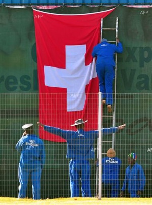 Днес швейцарците гласуват за безусловен базов доход и ускорени процедури за мигрантите