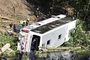 2-ма загинали и 46 ранени при катастрофа на автобус с туристи в Испания