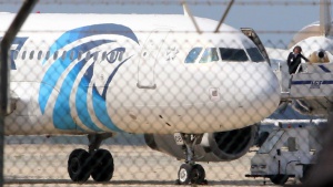 Бомбата в аварийно приземения египетски самолет се оказа фалшива тревога