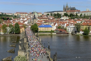 Средната заплата в Чехия гони 2 хиляди лева