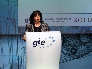 Петкова: Най-важно е да осигурим достъп до поне три източника на газ за бъдещия ределителен център