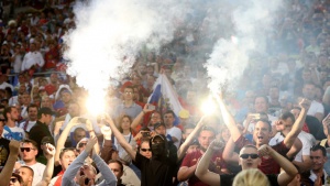 Френската полиция гони 50 руски запалянковци от страната