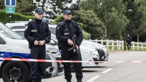 Двама задържани за убийството на френския полицай