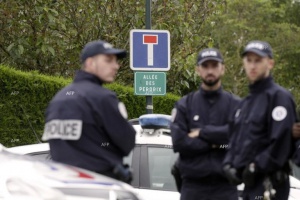Мъжът, убил полицай и съпругата му в Париж, е имал списък с потенциални жертви