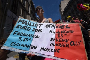 Шестима демонстранти и 20 полицаи са пострадали по време на демонстрация в Париж