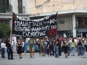 Отново бунтове и палежи в центъра на Атина