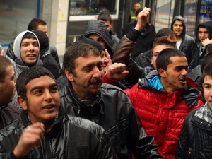 Цигани от столичното гето "Христо Ботев" излизат на протест, чаве пострадало при катастрофа