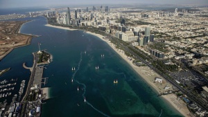 Лувърът в Абу Даби вече плува в морска вода