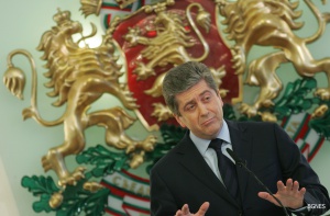 Първанов: България трябва да приеме декларация за ненамеса във военни действия
