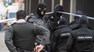 Арести на 40 заподозрени за атентат в Брюксел, засилена охрана на министри