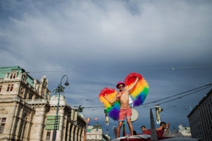 Австрийският канцлер се пусна на гей фестивала във Виена