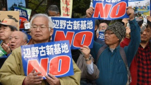 Хиляди протестират срещу американските бази на остров Окинава